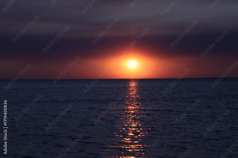 Fototapeta premium sunset over the ocean