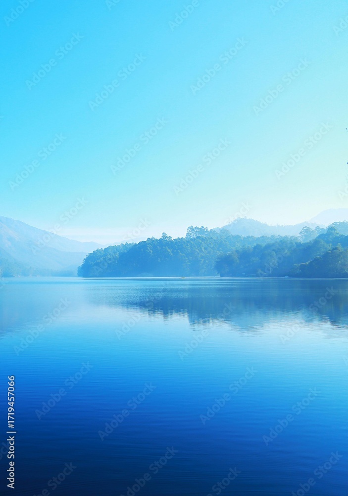 Fototapeta premium lake and mountains