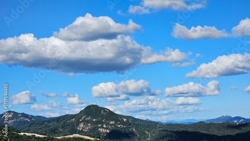 Cumulus clouds over mountain landscape 산 위에 펼쳐진 적운 구름