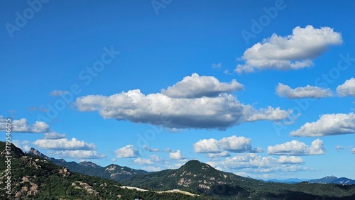 Cumulus clouds over mountain landscape 산 위에 펼쳐진 적운 구름