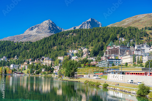 CH / Engadin, Blick auf die Häuser von St. Moritz im Engadin