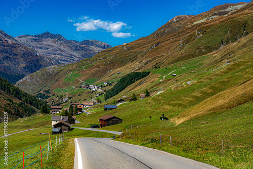 CH / Kanton Graubünden / Avers; hochalpine, pittoreske Alpenlandschaft; auf dem Dach Europas; auf 2200 Meter Höhe die höchstgelegene europäische Siedlung die ganzjährig bewohnt ist