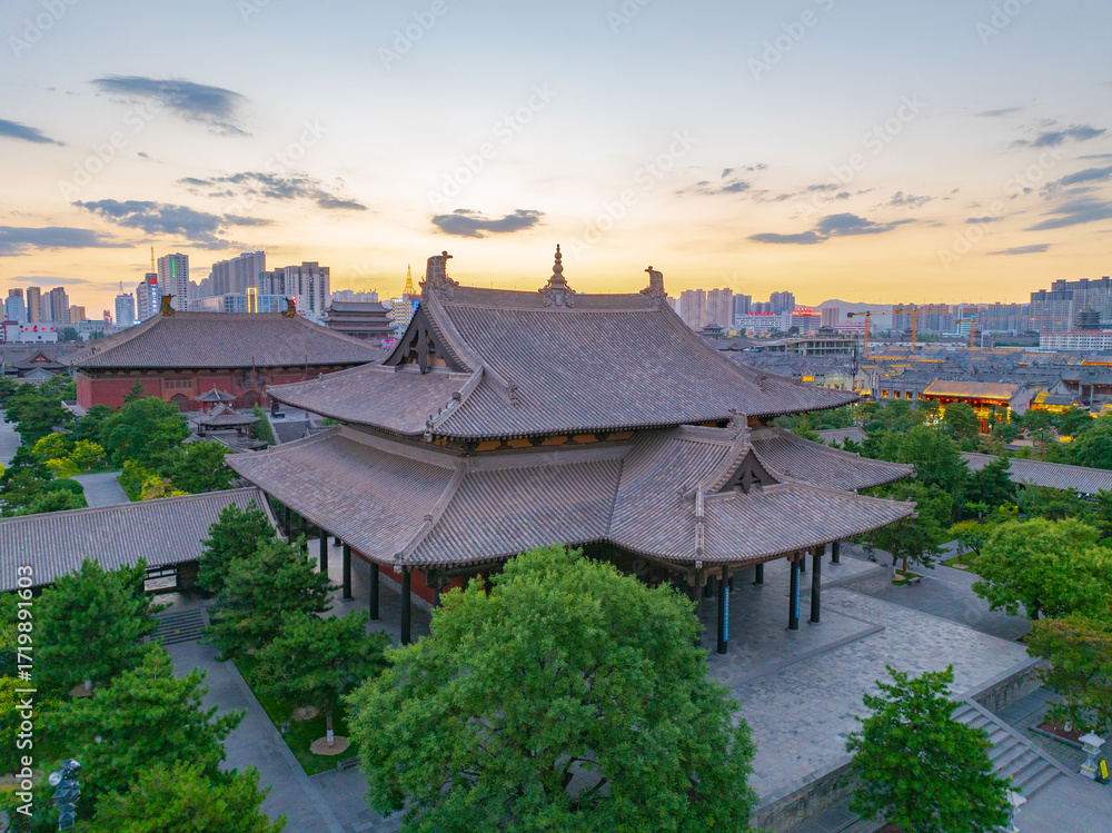Obraz premium Aerial photography of Huayan Temple in Datong, Shanxi, China on a sunny summer day with fiery clouds