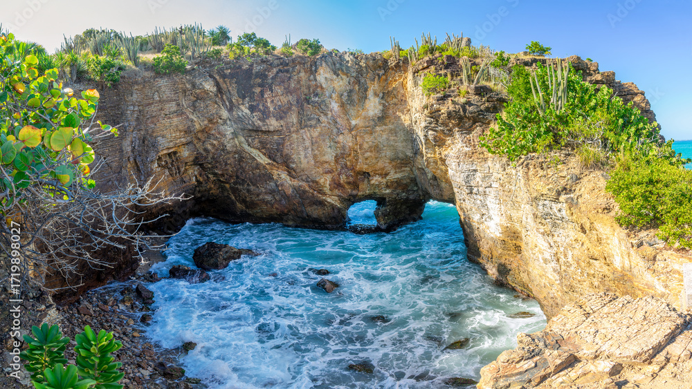 Obraz premium Trou de David (David's hole), local attraction on the French side of the Caribbean island of Saint Martin (Sint Maarten), French West Indies
