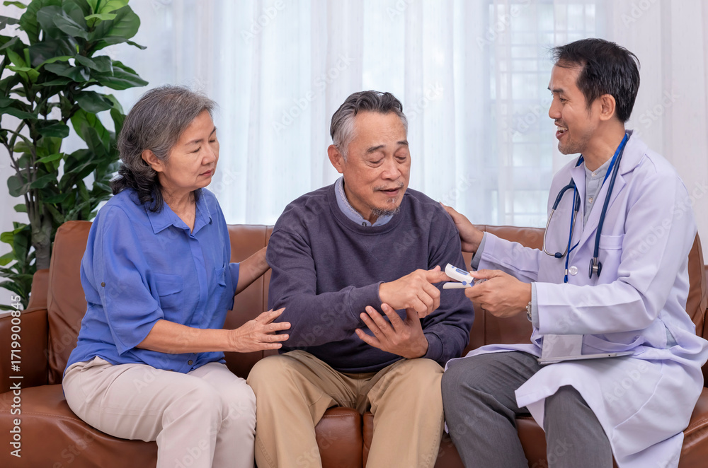 Obraz premium health care worker in uniform with stethoscope,holding tablet computer,taking pulse oximeter measurement and giving advice elderly couple at home,home health services,home care