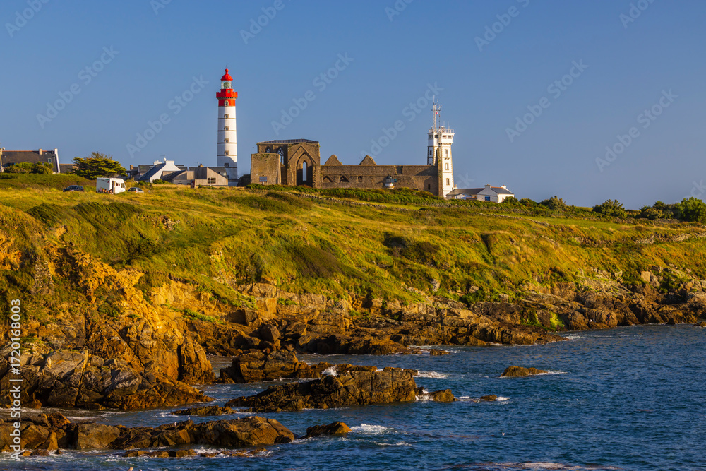 Obraz premium Saint-Mathieu Lighthouse, Pointe Saint-Mathieu in Plougonvelin, Finistere, France
