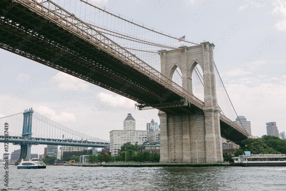 Obraz premium View of Brooklyn Bridge and Manhattan Bridge over the East River on a sunny day
