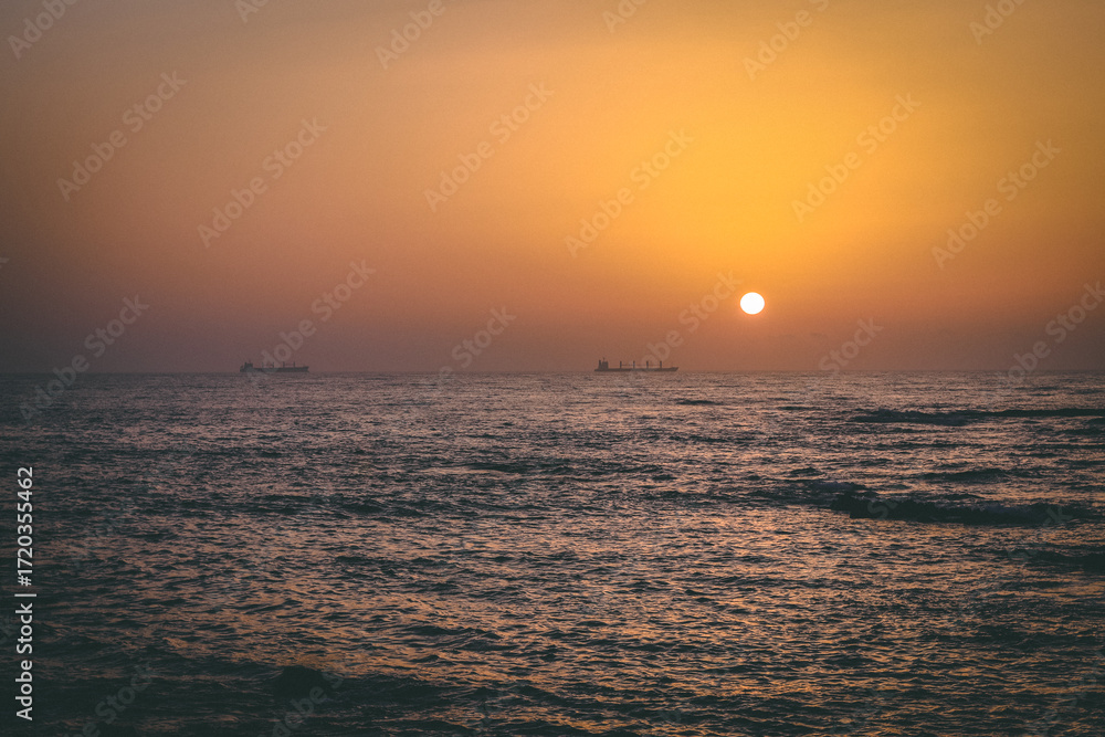 Fototapeta premium sunset over the sea