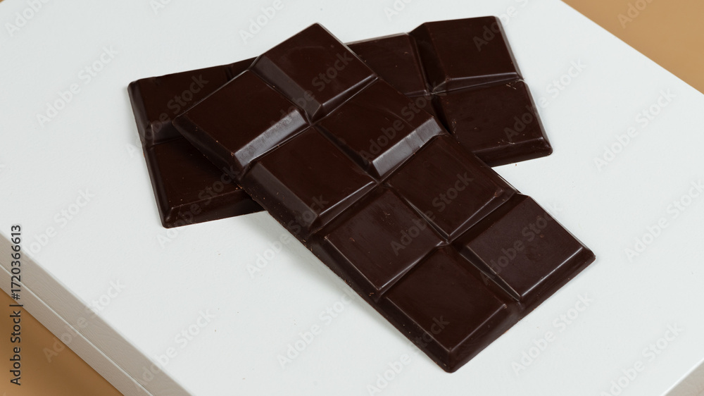 Fototapeta premium Chocolate bar isolated on white