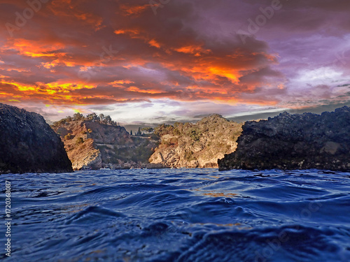 Drammatico Tramonto tra le Rocce di Isola Bella 2992