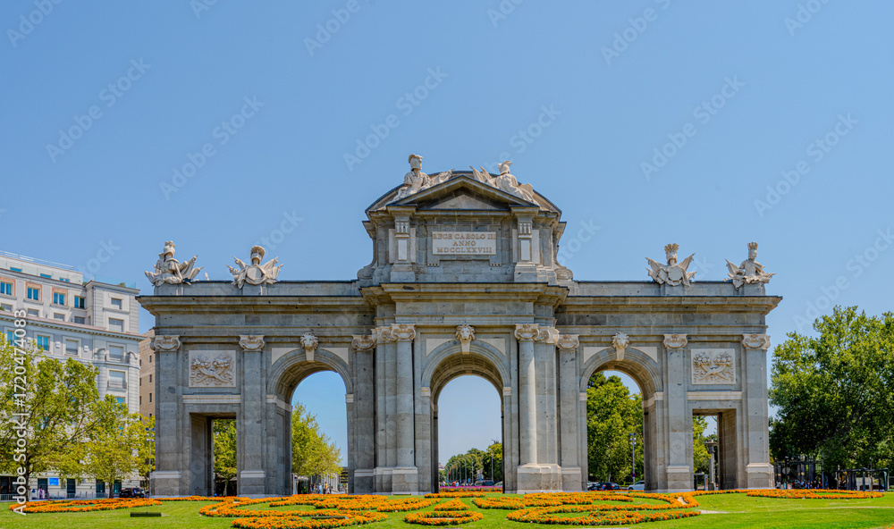 Obraz premium The Puerta de Alcalá landmark neoclassical triumphal arch in Madrid, Spain
