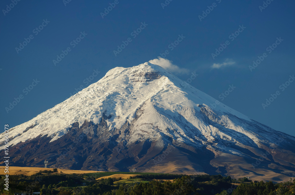 Fototapeta premium Majestic Cotopaxi Volcano early in the morning