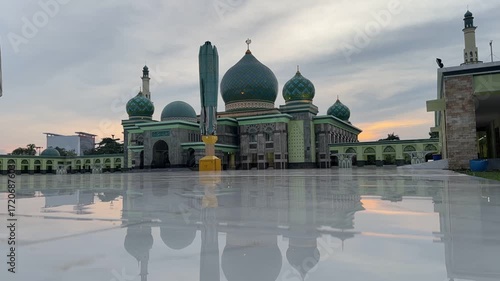 timelapse of the mosque in the afternoon