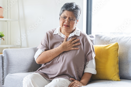Billede på lærred Chest pain, attack chest, emergency heartbeat asian senior woman holding hand on chest, suffering symptom from pain, heart disease problem of aged anxiety cardiac