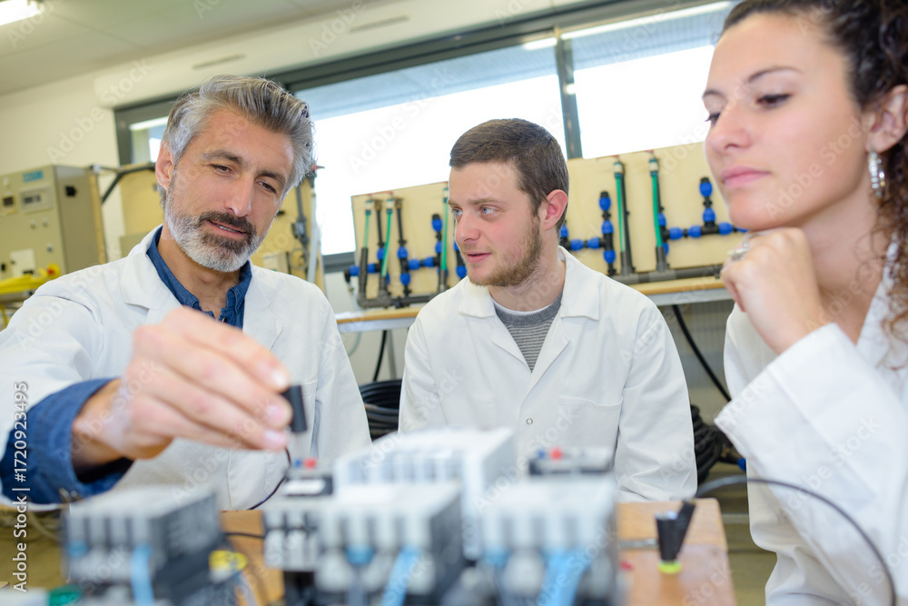 Obraz premium future electrical engineers