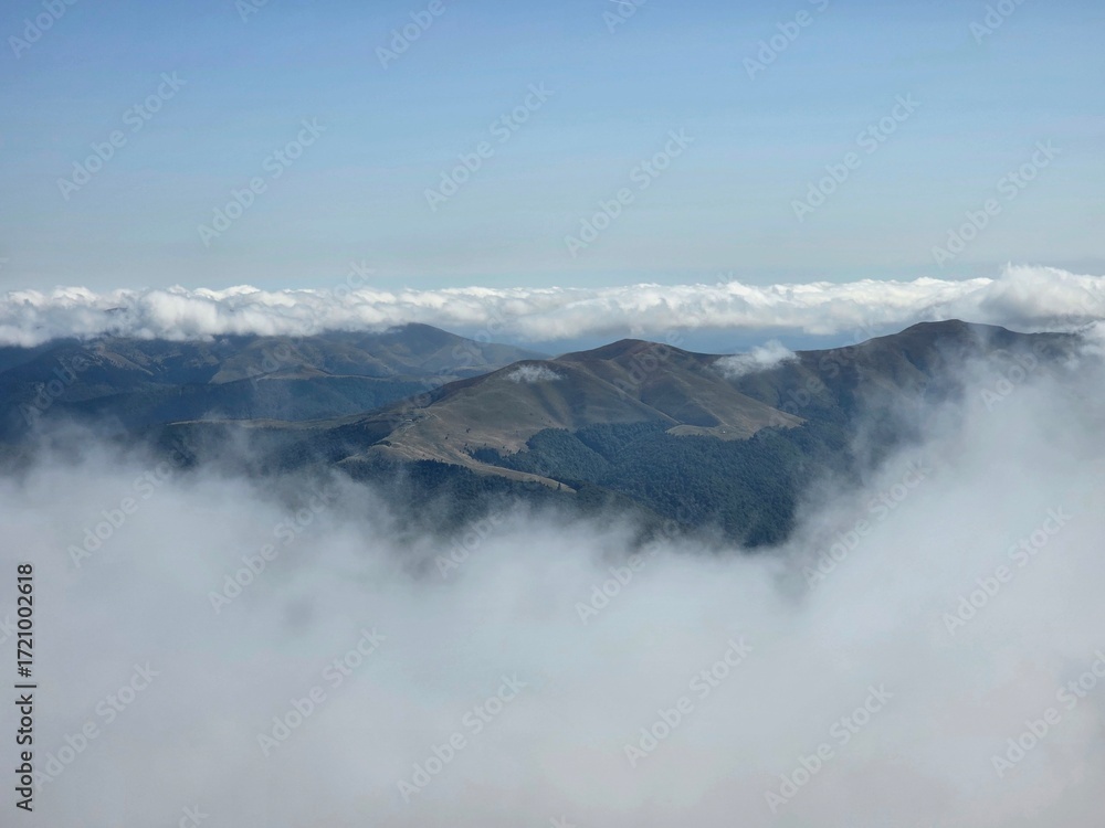 Obraz premium mist over the mountains