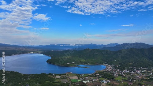 山中湖と富士山の穏やかな朝風景パノラマ