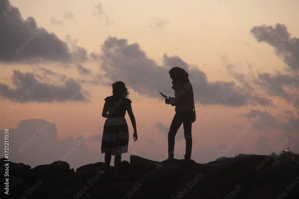 Fotografie Silhouetten am Abendhimmel