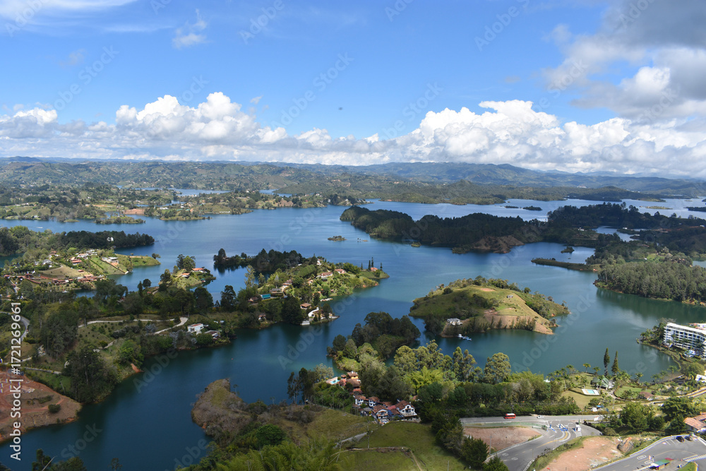 Obraz premium guatape, lake, water, colombia, medellin, el peñol,