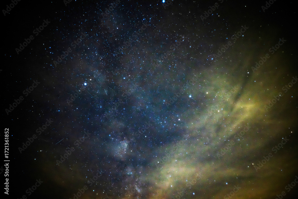 Obraz premium Clouds on a Quebec night sky