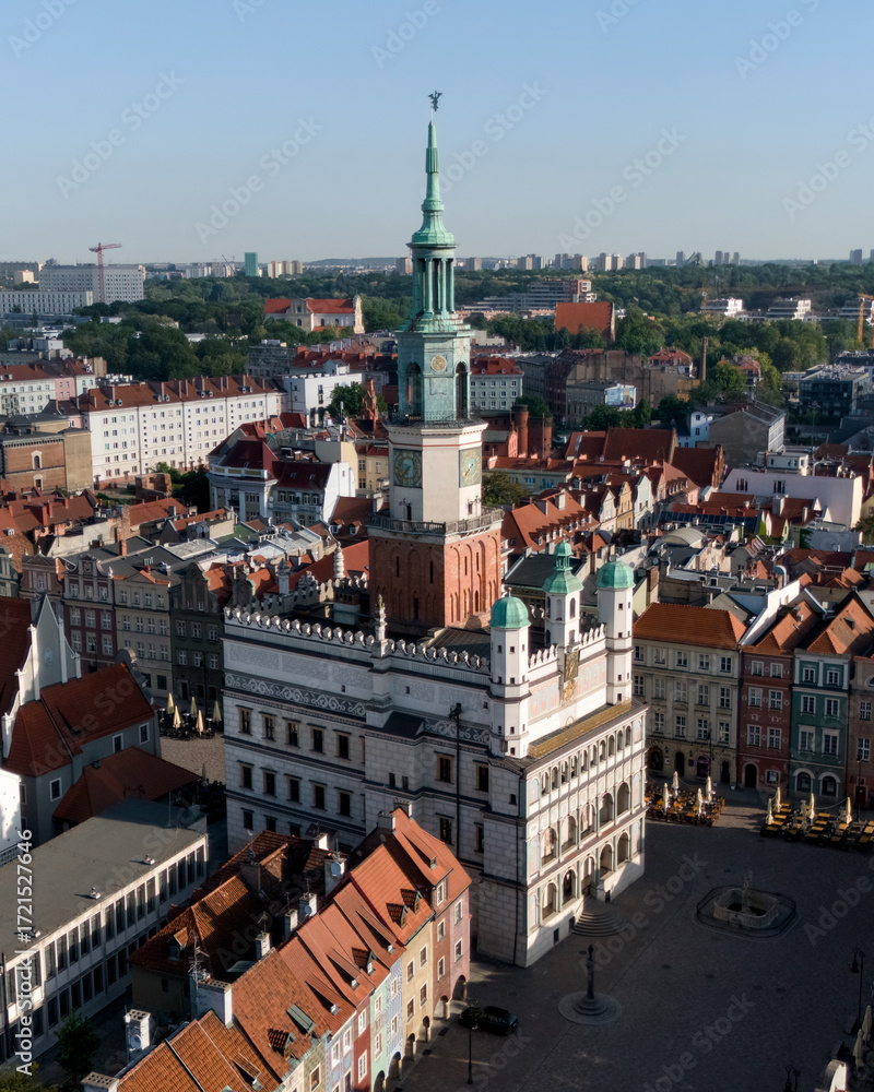 Obraz premium Drone view of Poznan Old Market Square and Town Hall