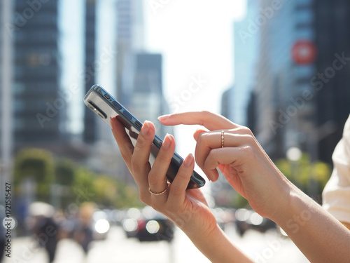 スマホを操作する女性の手元　A close-up of a woman's hands operating a smartphone　Generative AI
