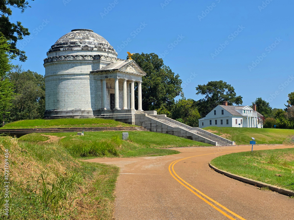 Obraz premium Illinois State Memorial at Vicksburg National Military Park in American Renaissance architecture modeled after the Roman Pantheon and National Cemetery Mississippi River 09.15.2025