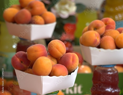 Cestino di albicocche