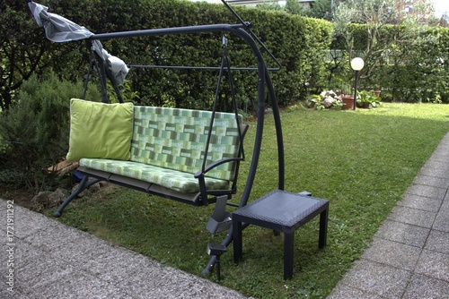 Dondolo in giardino
