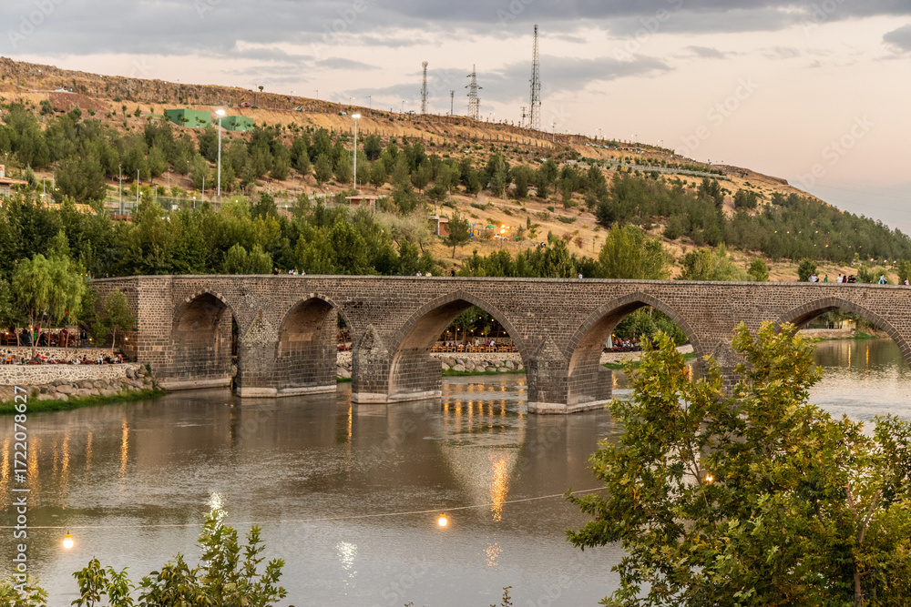 Naklejka premium Ancient Dicle Bridge over Tigris river near Diyarbakir, Turkey