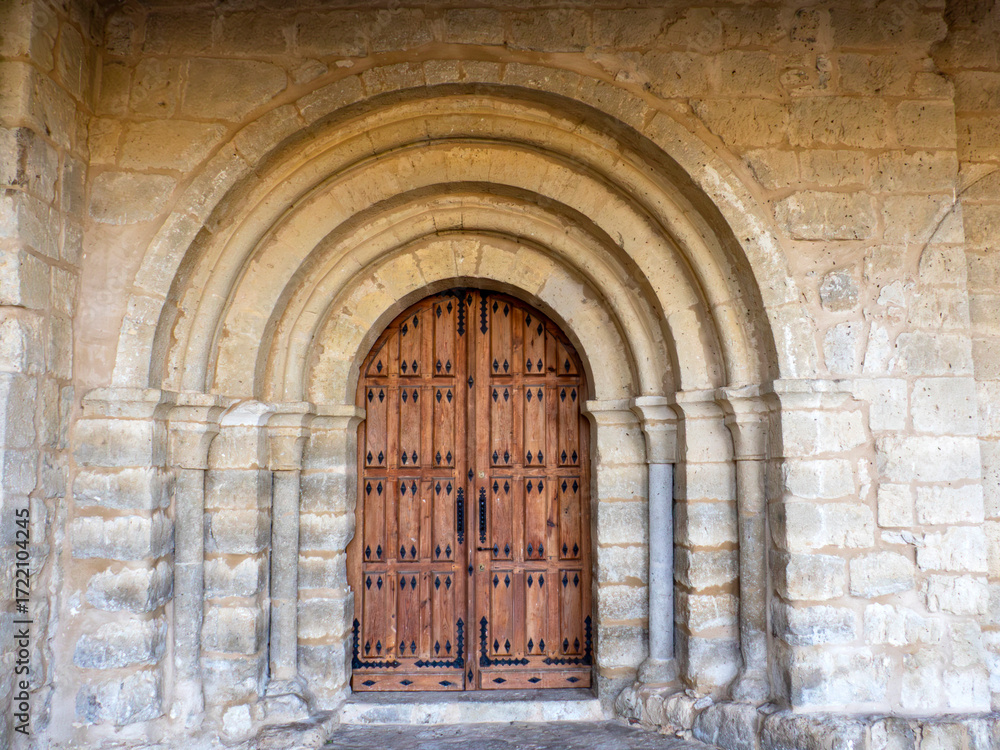 Fototapeta premium Romanesque portal of the Church of San Fructuoso in Valoria de Alcor, Palencia, Spainr