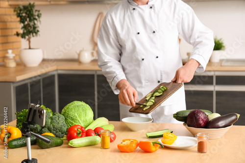 Male chef with fresh vegeta...