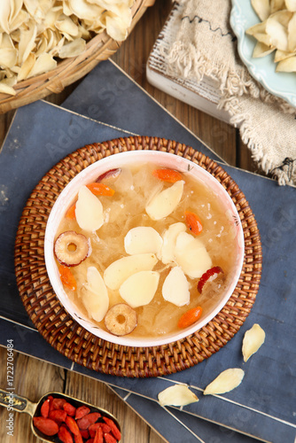 Photos White Fungus Lily Soup Traditional Chinese Dessert with Wolfberries and Natural