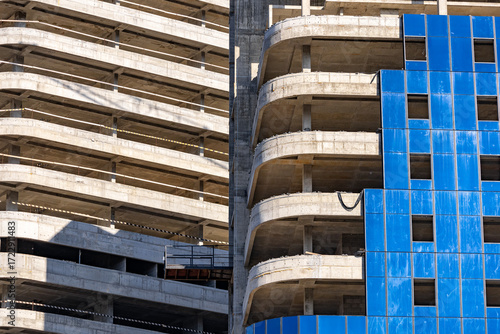 Cuadro en lienzo Installation double glazed windows on high-rise building