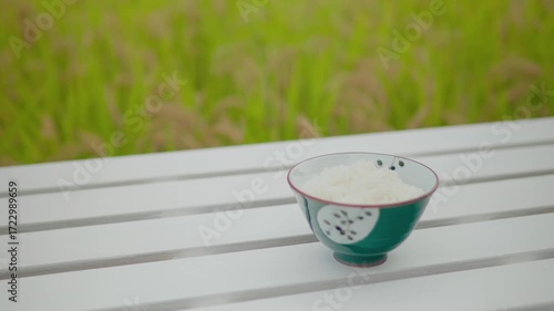 秋の新米と田んぼ