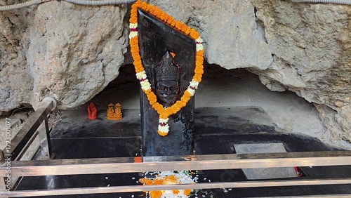 Cuadro en lienzo Capturing the Beauty of Shani Dev Temple