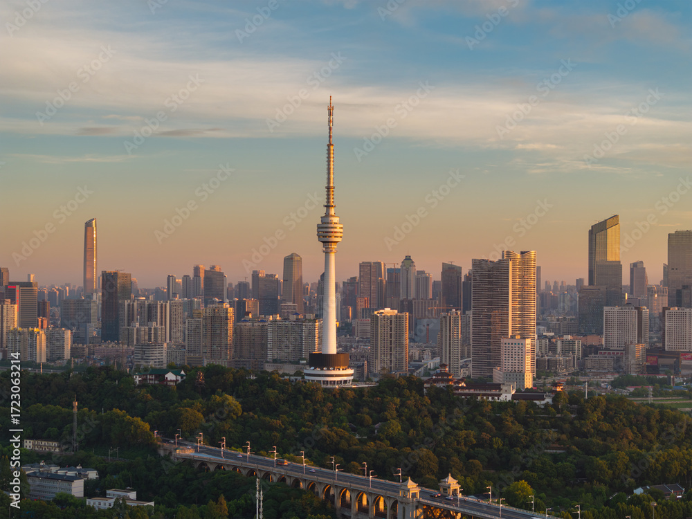 Obraz premium Wuhan Summer City Skyline Sunrise Scenery
