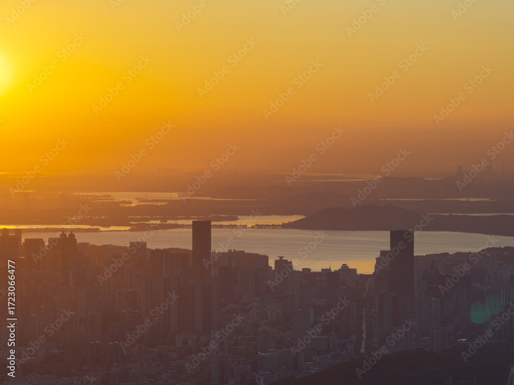 Naklejka premium Wuhan Summer City Skyline Sunrise Scenery