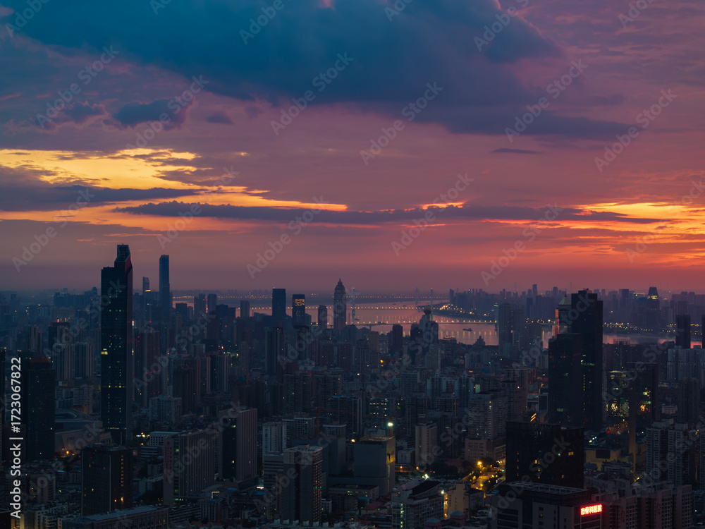 Fototapeta premium Wuhan Summer City Skyline Sunrise Scenery