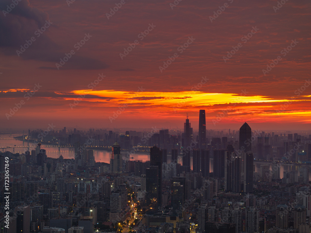 Obraz premium Wuhan Summer City Skyline Sunrise Scenery