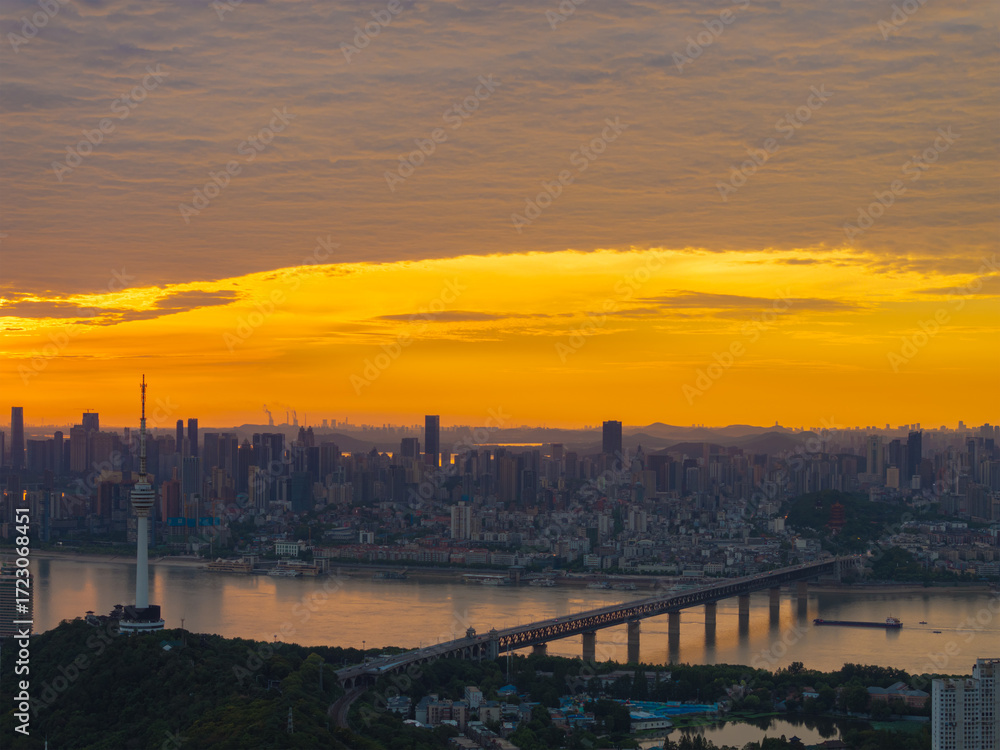 Fototapeta premium Wuhan Summer City Skyline Sunrise Scenery