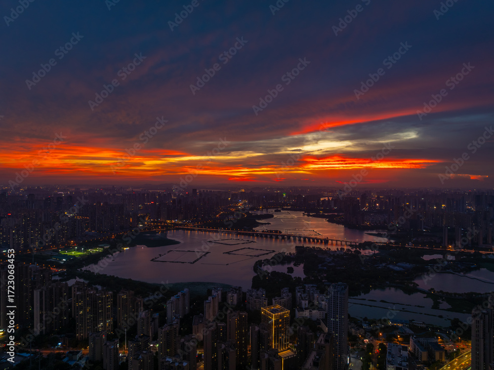 Obraz premium Wuhan Summer City Skyline Sunrise Scenery