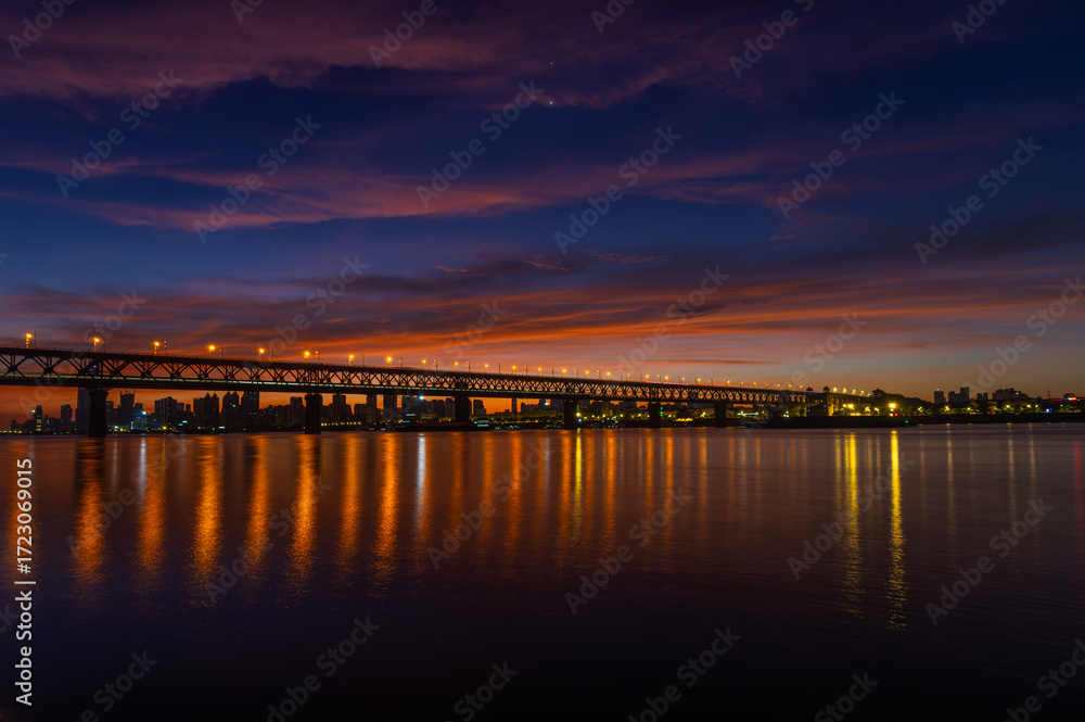 Fototapeta premium Wuhan Summer City Skyline Sunrise Scenery