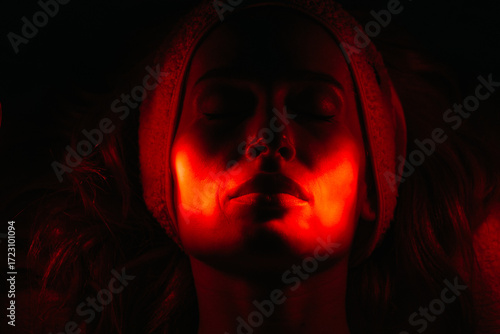 Φωτογραφία Female cosmetologist performing LED light therapy treatment on a clients face, s