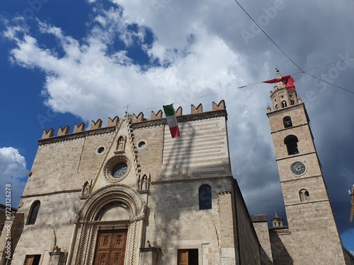 Der Dom von Teramo. Die Kathedrale Santa Maria Assunta wurde zwischen 1156 und 1170 vollendet.