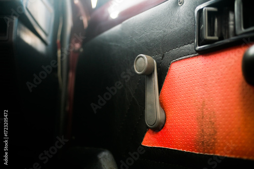 Foto close up of window crank handle car