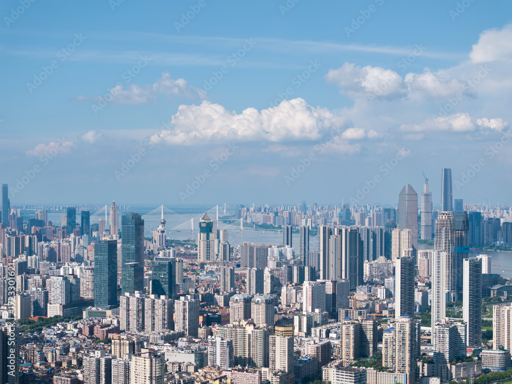 Naklejka premium Wuhan city landmark skyline scenery