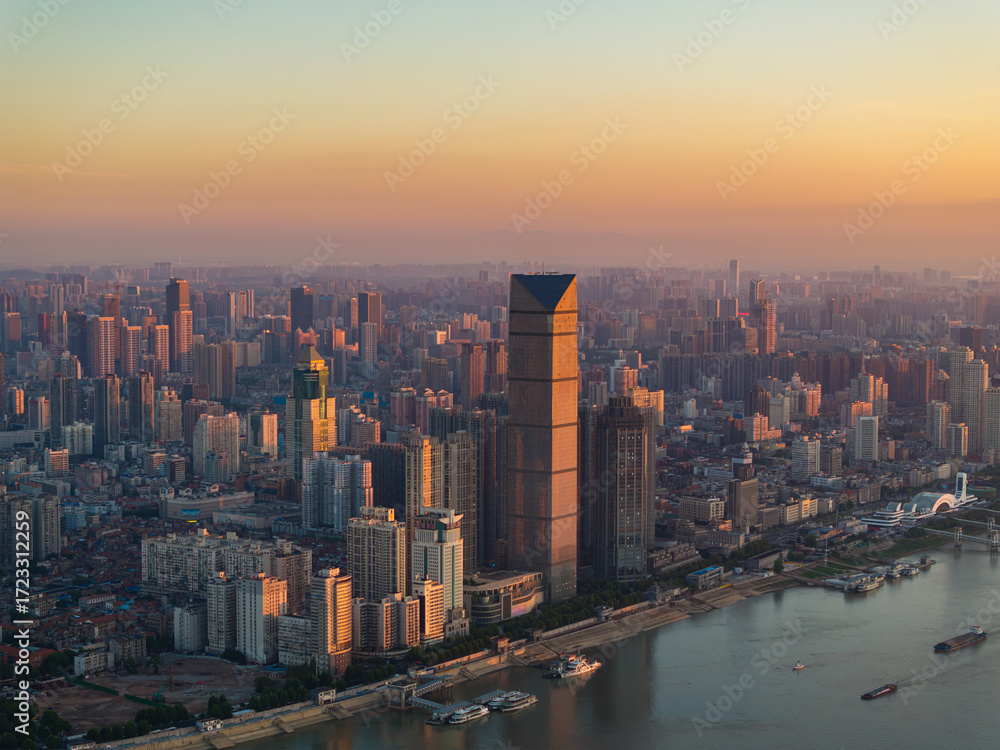 Fototapeta premium Wuhan city landmark skyline scenery