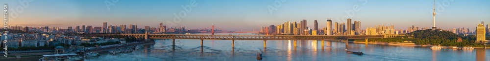Fototapeta premium Wuhan city landmark skyline scenery