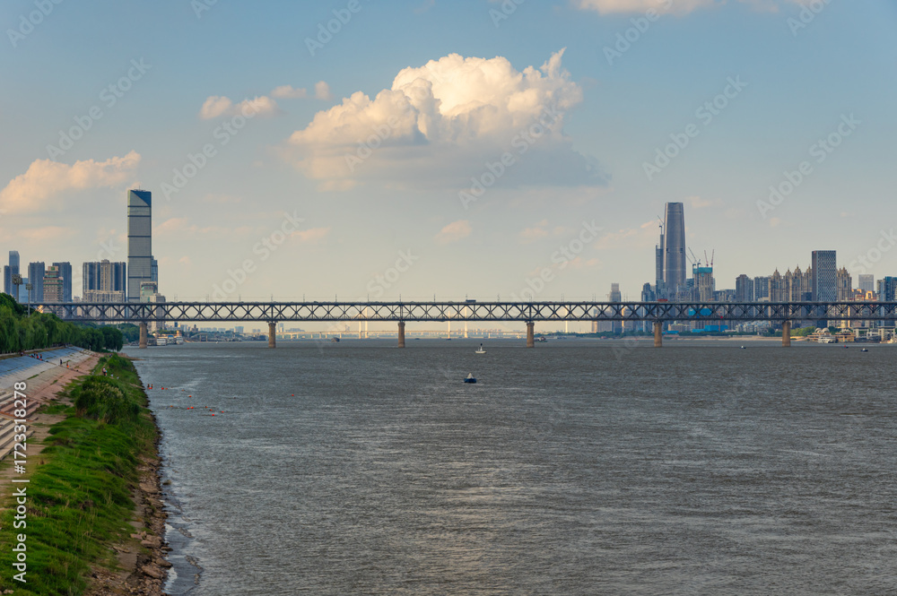 Obraz premium Wuhan city landmark skyline scenery